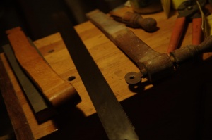 Refurbished (left) and old (right) handles of the saw